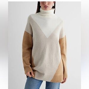 Express Women's V-Neck Sweater in Cream and Tan